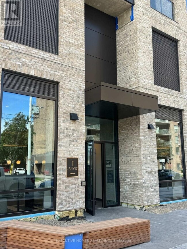 Photo du bâtiment - 1-1501 Jarvis St