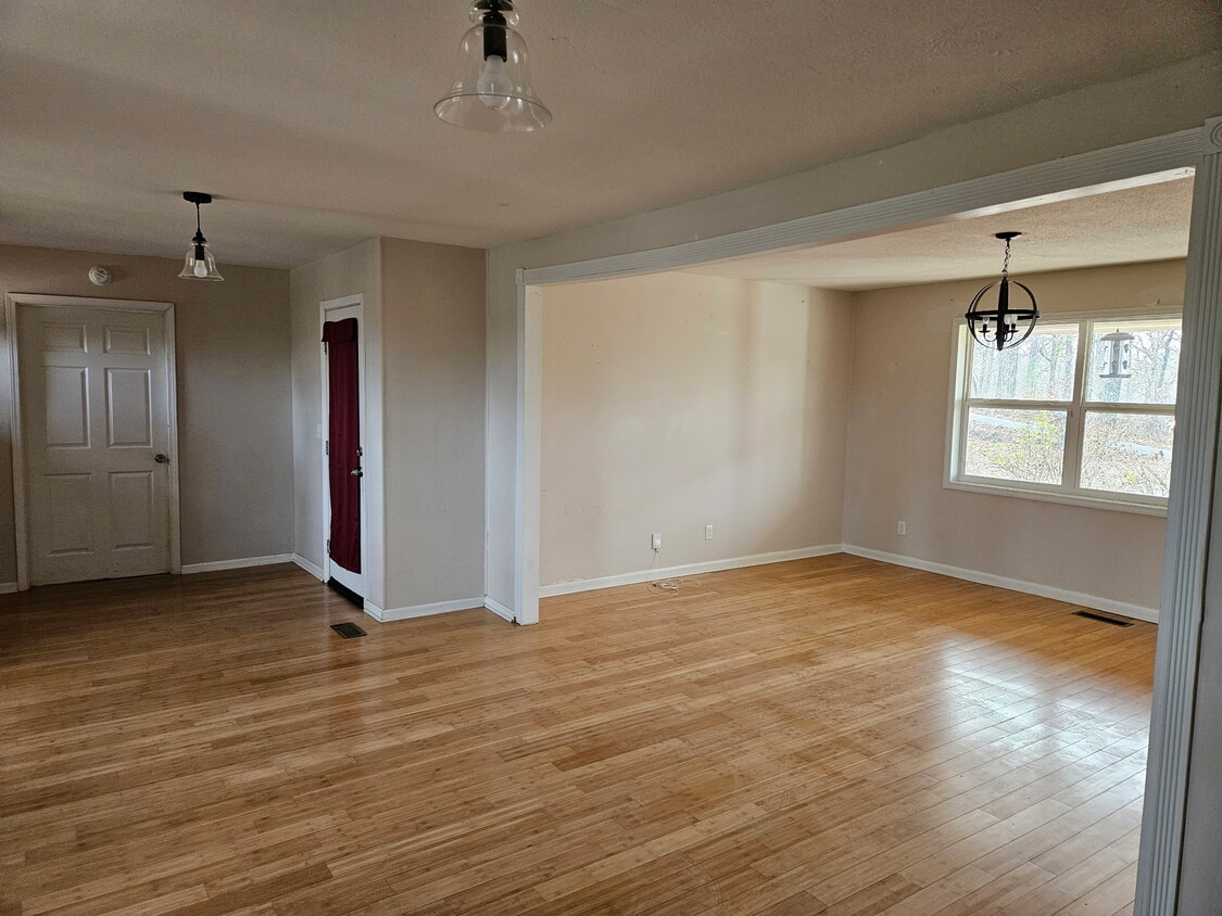 Foto del edificio - 5015 Buggy Ln