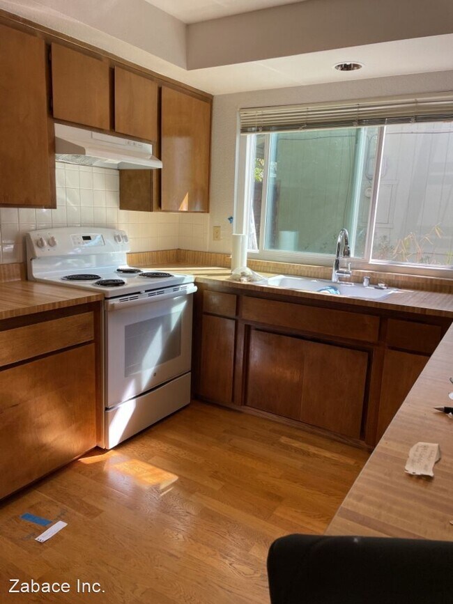Foto del edificio - 3 br, 2 bath House - 1202 Menlo Drive