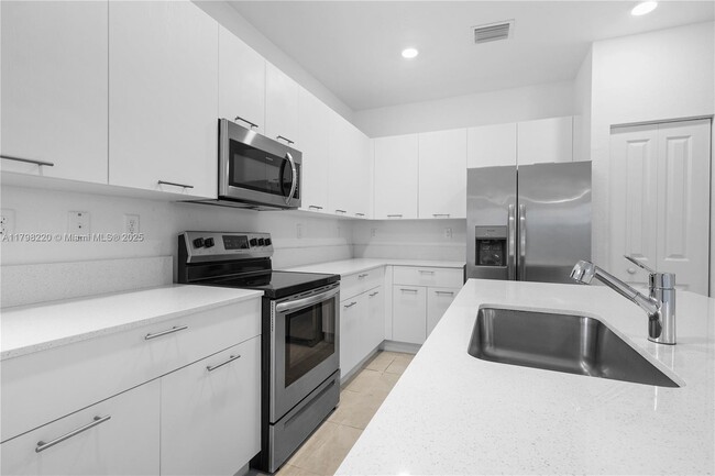Foto del edificio - 2388 NW 130th Ter