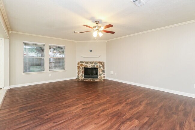 Foto del edificio - 11710 Sandy Stream Dr