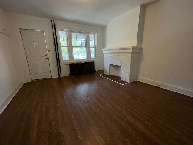 Building Photo - 4 beds 1 bath