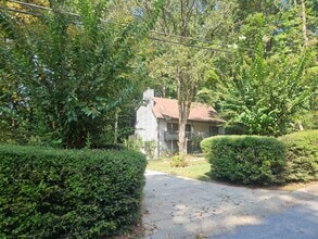 Building Photo - 520 Hardy Cir