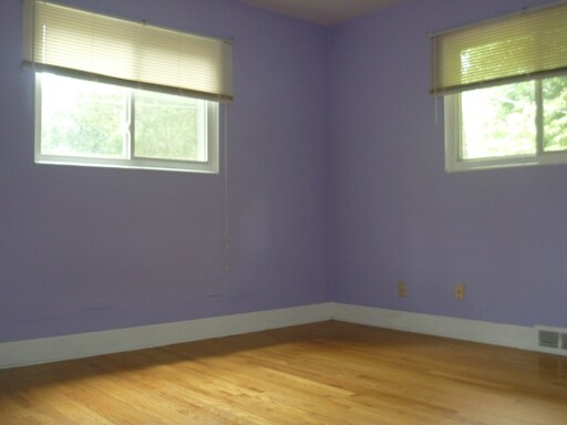 Building Photo - 1035 Mountain View St