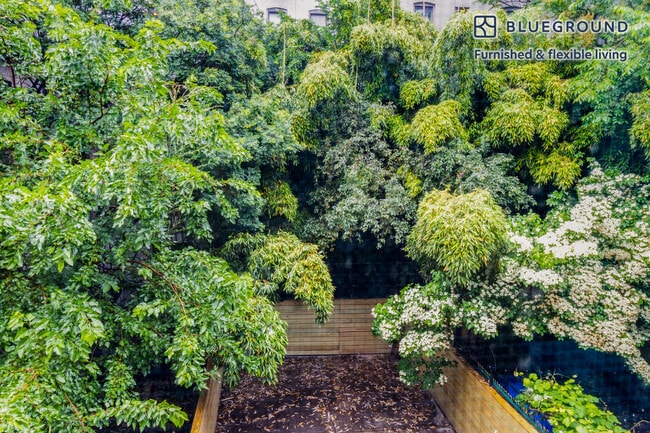 Building Photo - 227 S 4th St