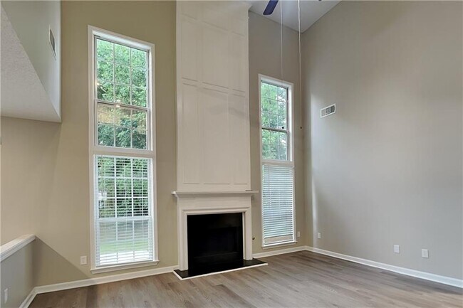 Foto del edificio - 3206 Claybrooke Dr NE