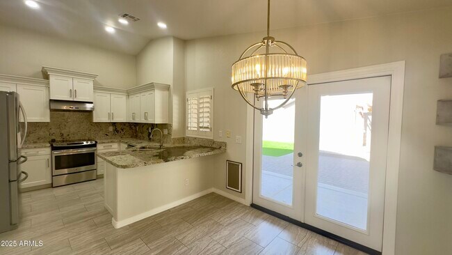 Foto del edificio - 8160 W Mary Ann Dr