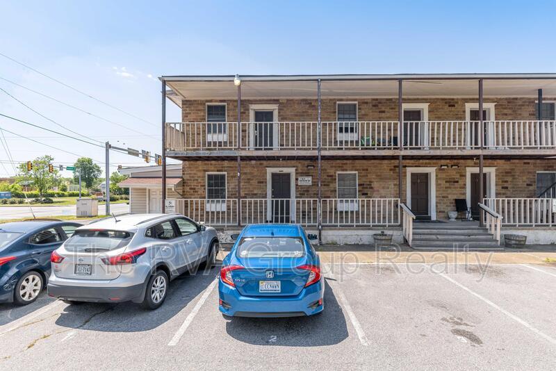 Foto principal - 3807 Woodlawn St