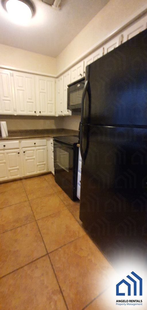 Foto del edificio - Spacious 2 bedrooms + a loft bedroom and 2...