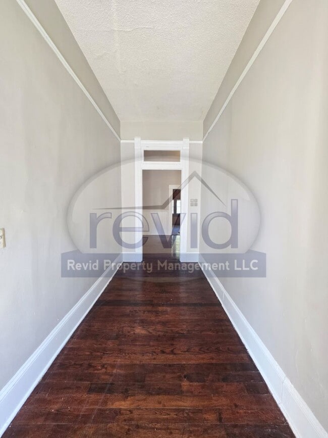 Building Photo - Move In Special! Half off First Months Rent!