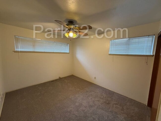 Building Photo - 602 N Huson St