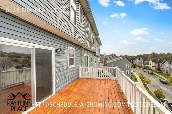 Building Photo - Brand New Townhome with amazing yard space