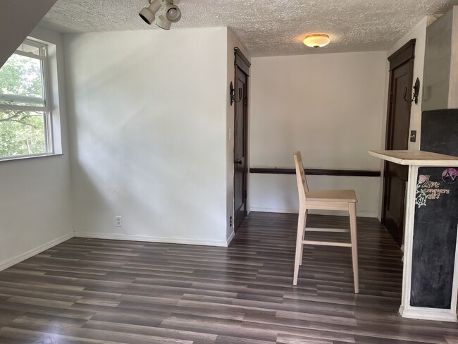 Foto del edificio - 100 Portage Lakes Dr