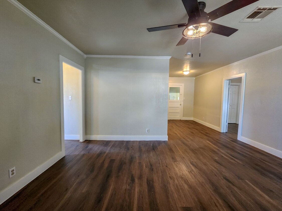 Foto principal - Newly Renovated 3 bedroom 1 bath home in S...