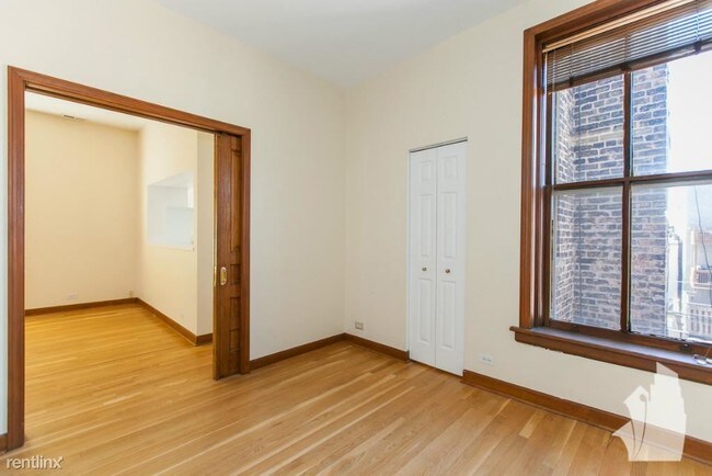 Foto del edificio - 810 W Wellington Ave