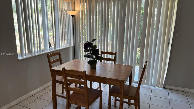 Building Photo - 90 Isle of Venice Dr