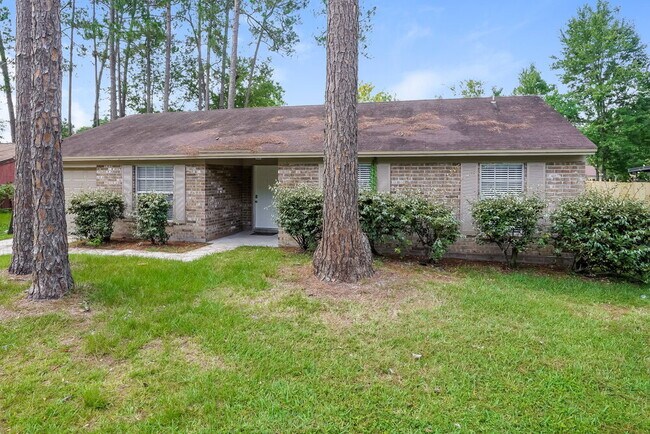 Building Photo - 2711 Pinewood Blvd N