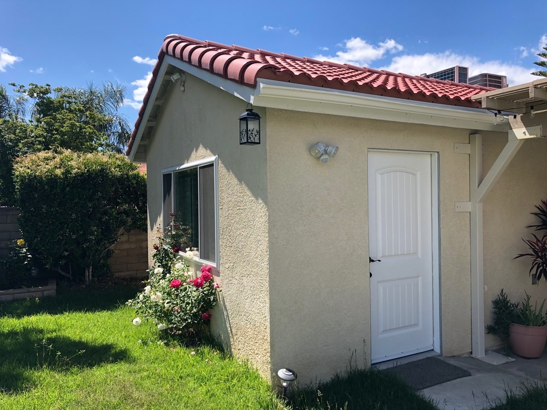 Private GuestHouse - 21408 Germain St