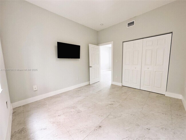 Foto del edificio - 842 SW 14th Ave