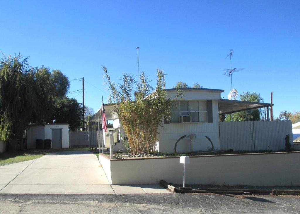 Primary Photo - 45916 CA-74