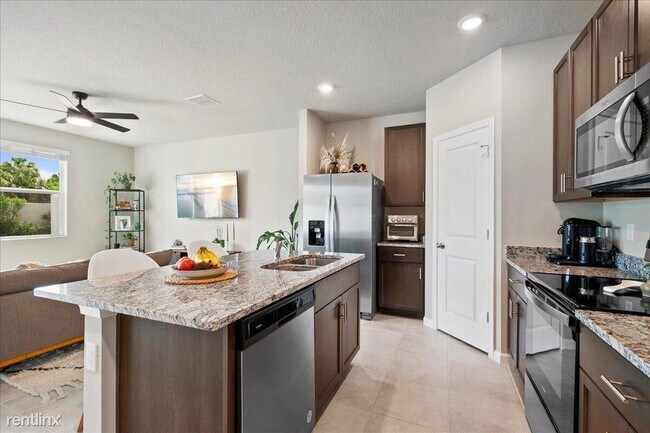 Building Photo - 3 br, 2.5 bath House - 5712 Mentmore Dr