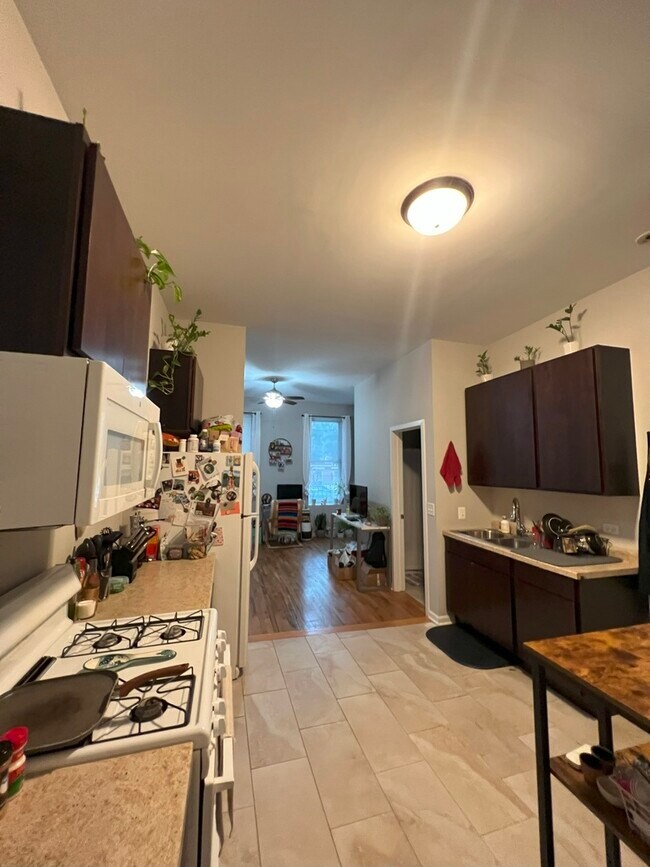 Foto del edificio - 1532 W 18th Pl