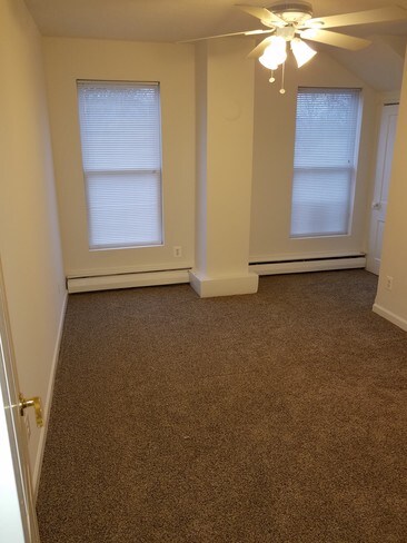 Foto del edificio - 325 N Washington St