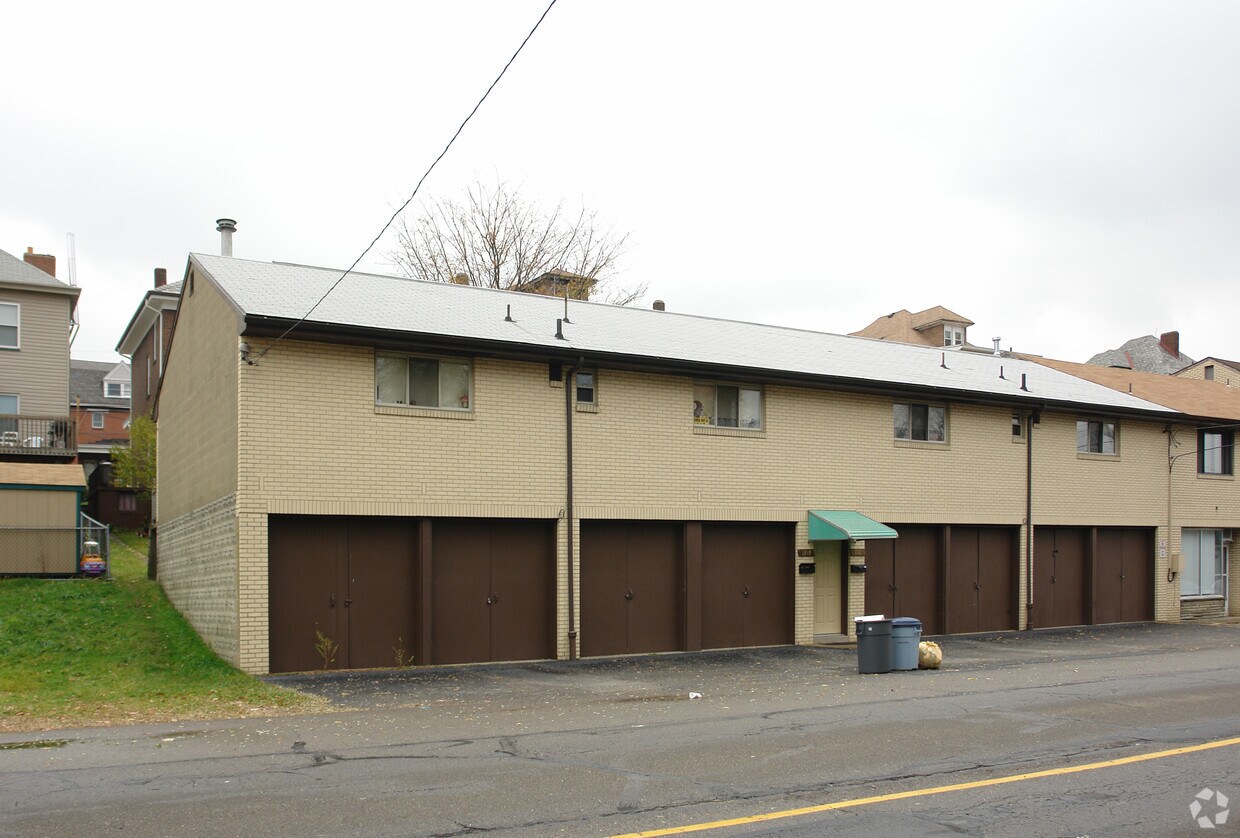 Foto del edificio - 1359-1361 Center Ave