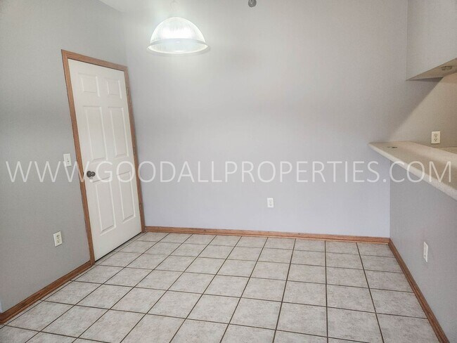 Foto del edificio - 3 bedroom townhome in Ankeny