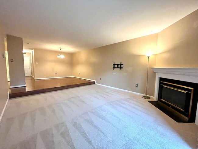 Building Photo - 205 Valley Stream Ln
