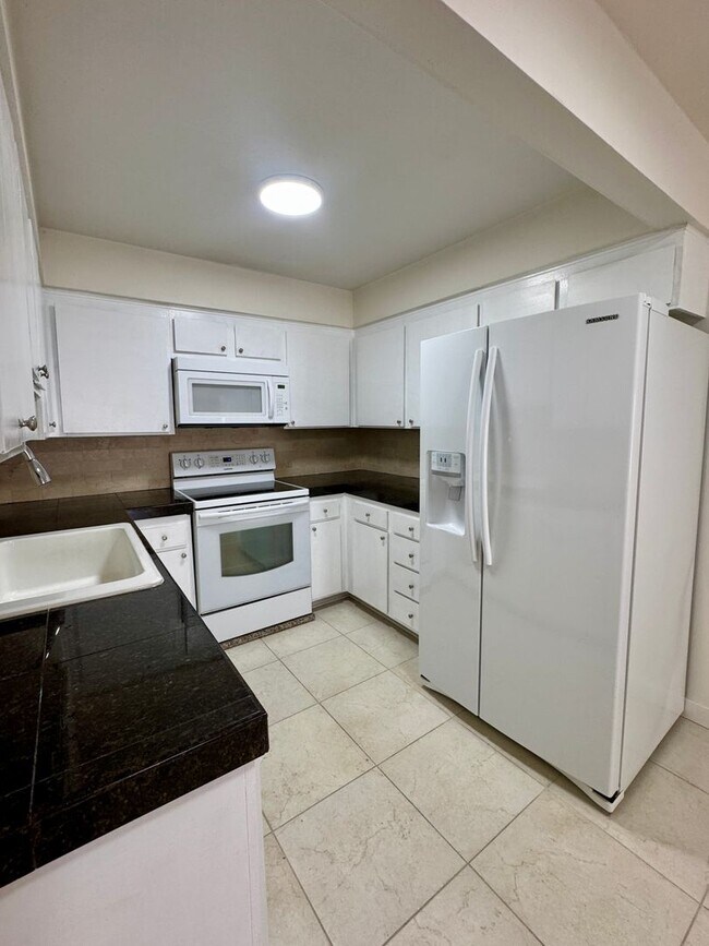 Foto del edificio - Spacious 2 Bedroom 2 Bath Condo