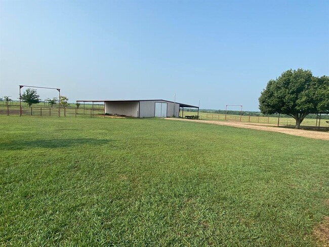 Building Photo - 496 Farm Rd