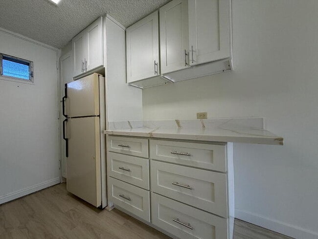 Building Photo - To register for the showing time below, note the 4 digit code: 3864 and click "APPLY NOW."(mobile...