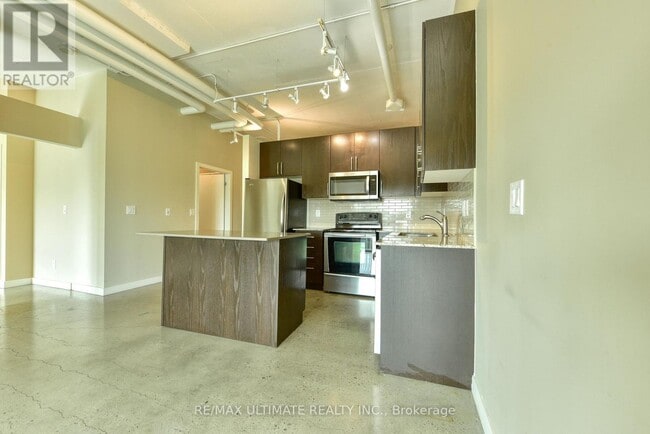 Building Photo - 2 Fieldway Rd