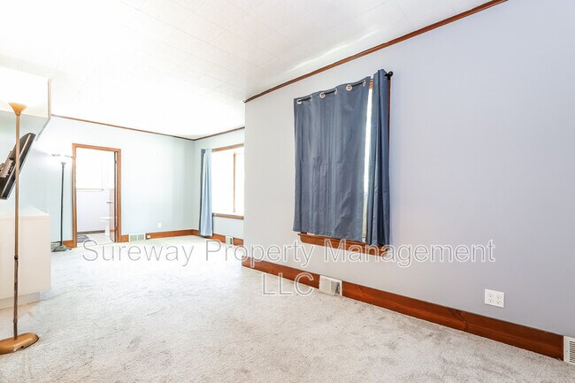 Building Photo - 201 E Linden Ave