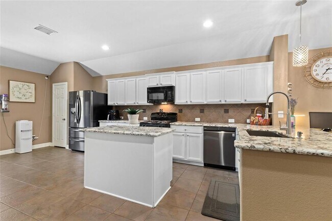 Foto del edificio - 18123 Almond Place Lane