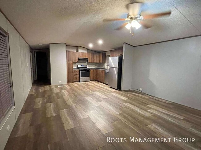 Building Photo - 3 Bed 2 Bath Home Available for Lease at L...