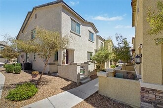 Building Photo - 825 Star Estates Ave