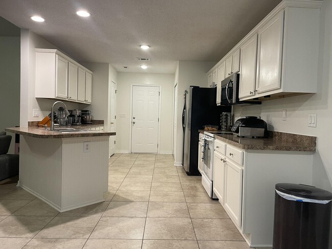 Building Photo - 2868 Soles Ln