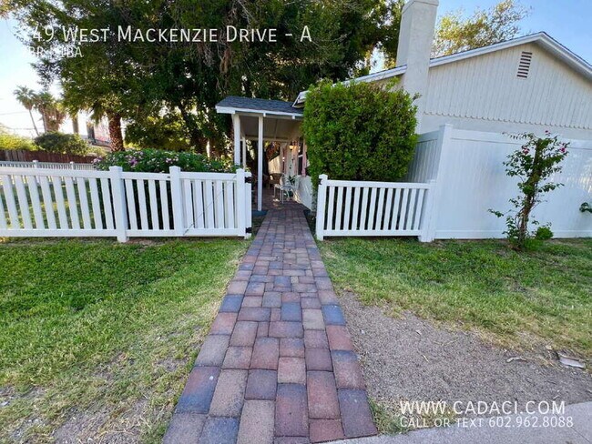 Foto del edificio - 749 W MacKenzie Dr