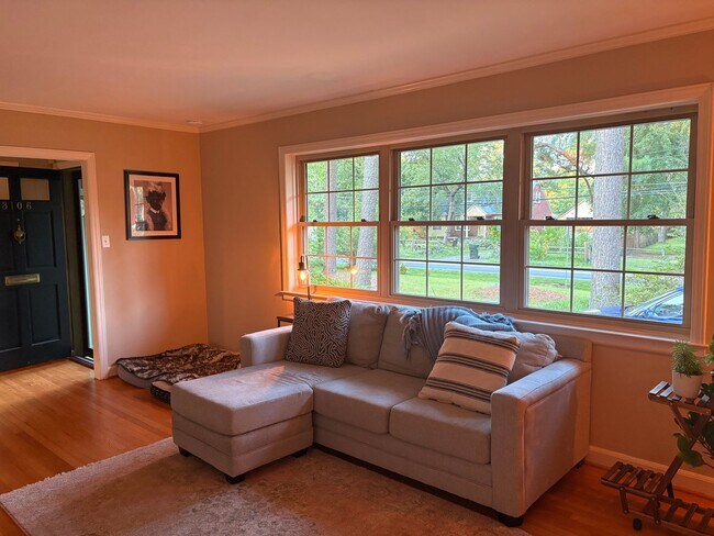 Foto del edificio - Beautiful 3-bed, 2-bath Ranch in South Dur...