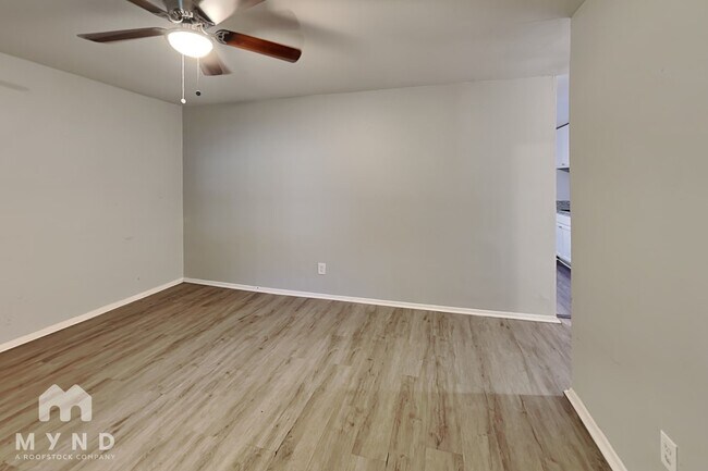 Foto del edificio - 4484 Bonnie Glen Ct