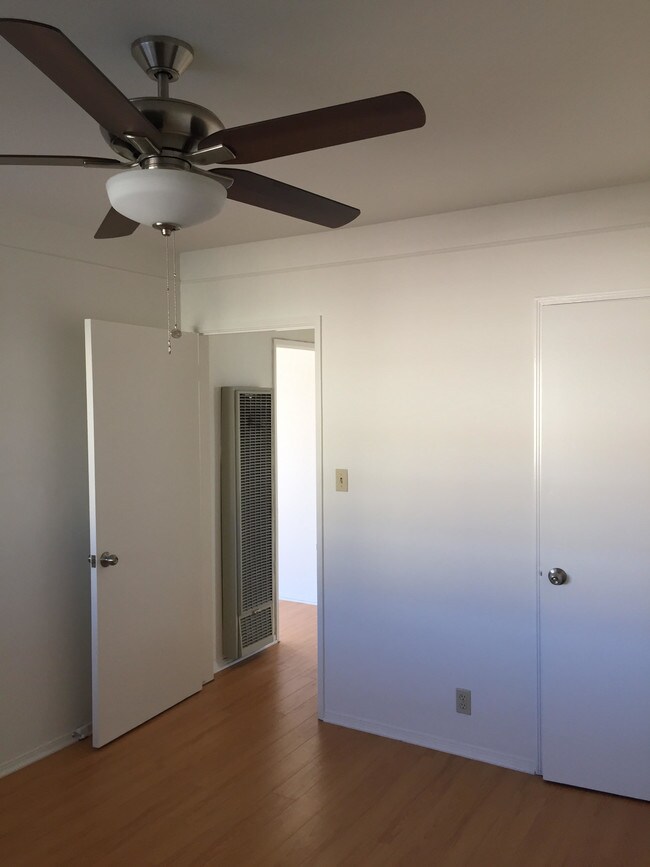 Dormitorio - 3857 1/2 Midway Ave