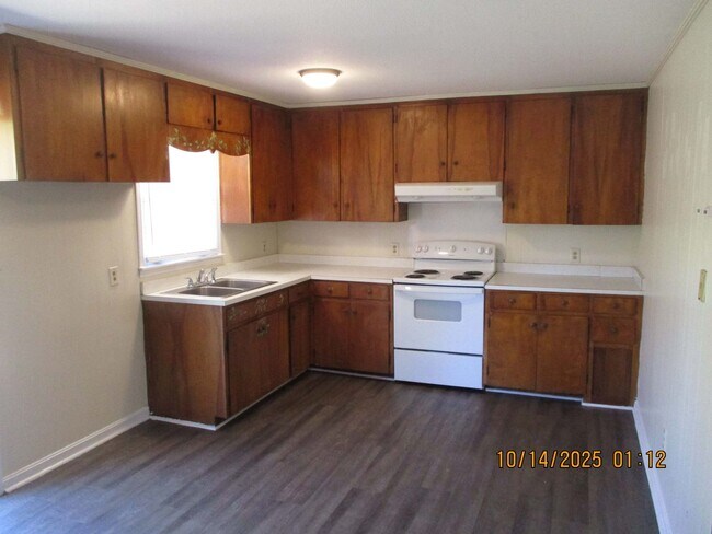 Foto del edificio - 2213 Robinhood Rd