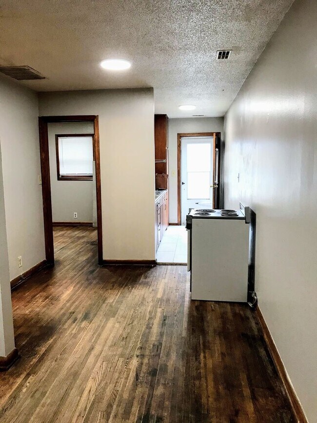 Foto del edificio - 207 W 8th Ave