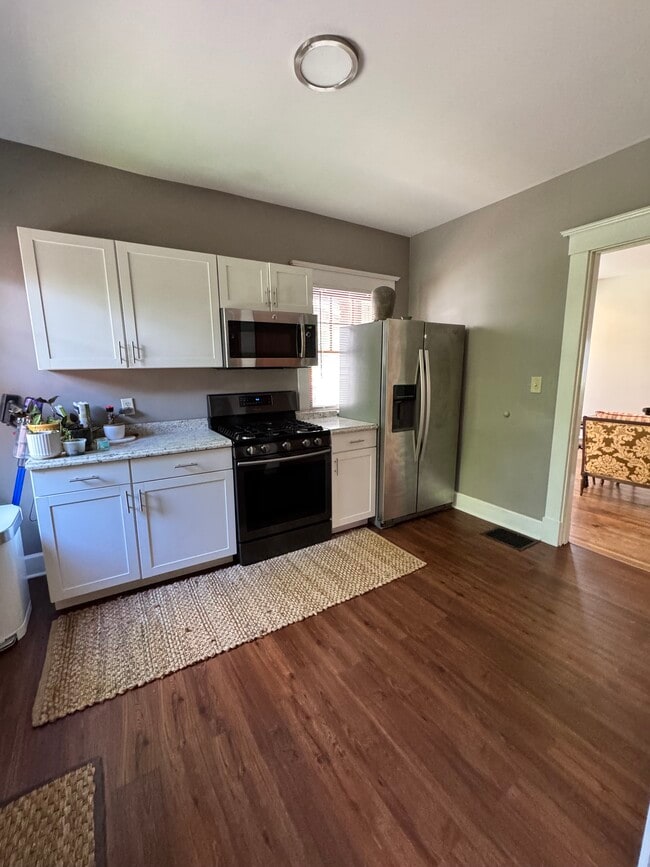 Building Photo - 45 Hartweg Ave