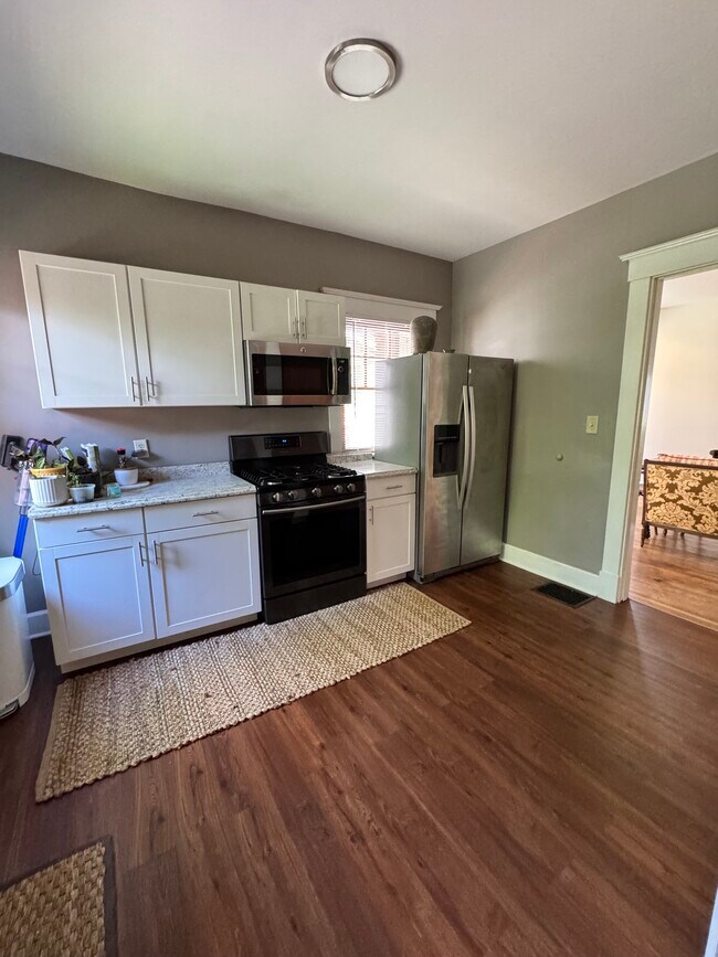 Foto del edificio - 45 Hartweg Ave