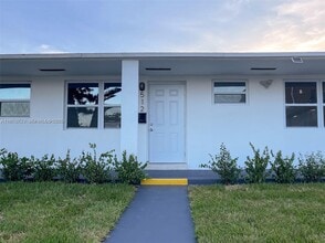 Building Photo - 512 NE 4th Ave