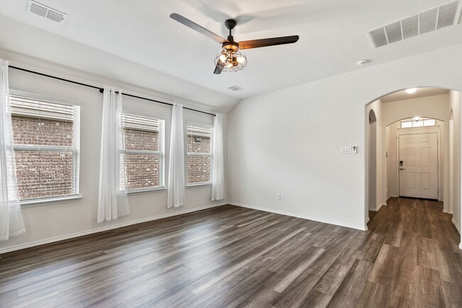 Foto del edificio - Great 4 Bdrm 2 Bath Home in Aubrey Tx