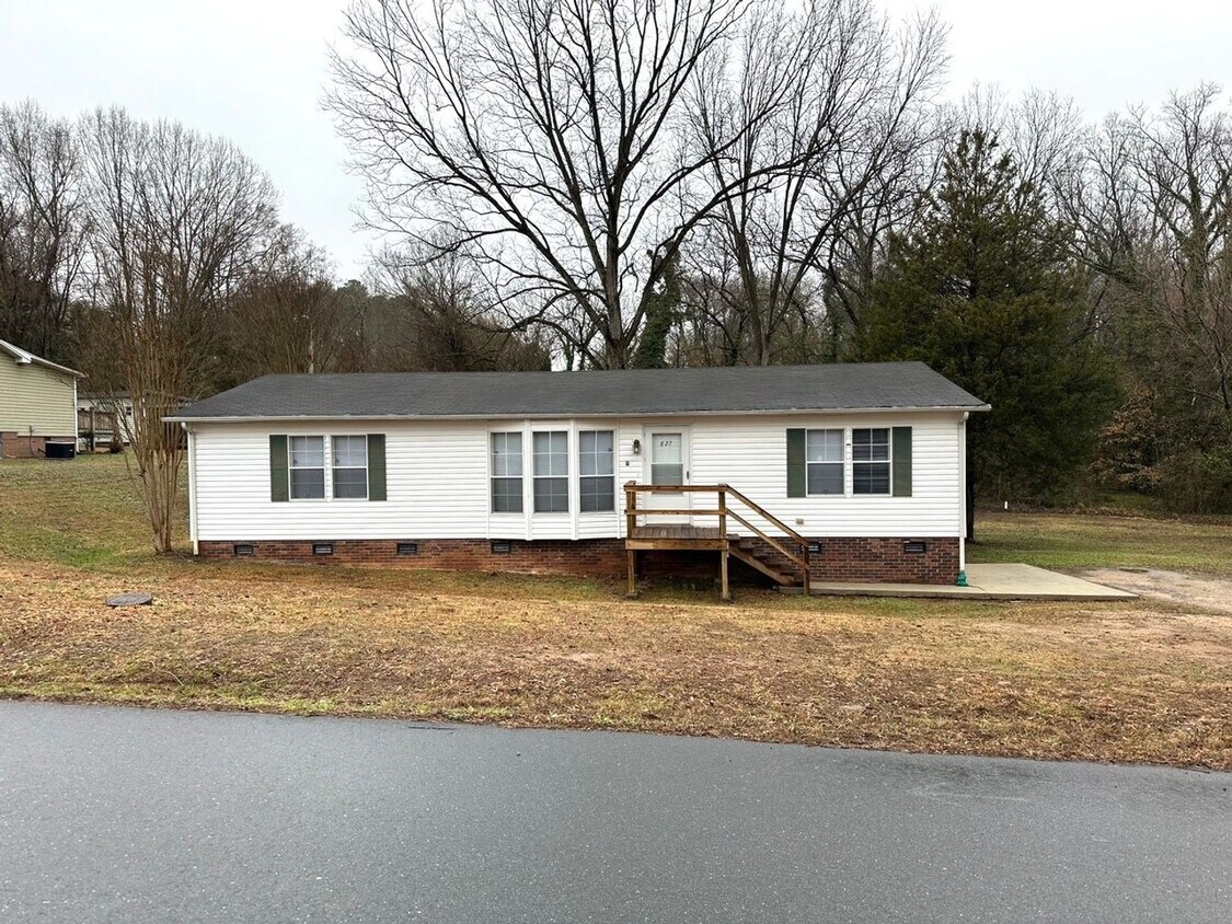 827 McBee St, Lincolnton, NC 28092 House Rental in Lincolnton, NC